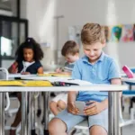 México ahora apunta a los celulares en las aulas: proponen prohibirlos en escuelas de educación básica