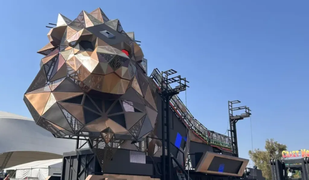 SolarEón divide opiniones y se roba miradas en la Feria de León