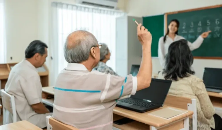 Volver a estudiar sí es posible: la UAA abre sus puertas a adultos que quieren terminar sus estudios