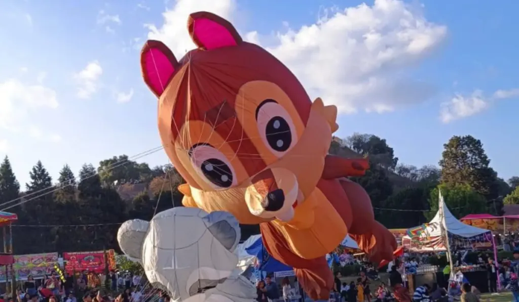 Festival Volarte Cartoons en Cholula: papalotes y marionetas gigantes