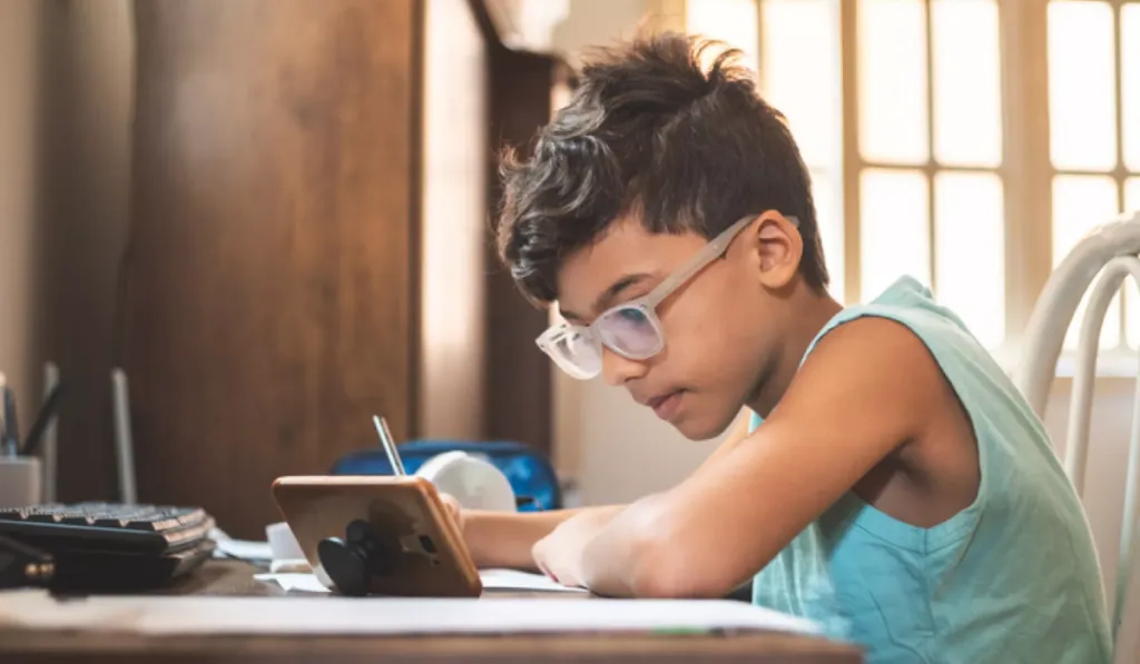 Guanajuato encabeza el uso de celular en niños: casi duplica la media nacional