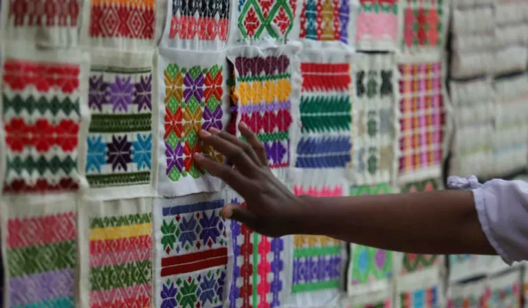 Guanajuato teje un récord mundial en la mayor exposición de bordados del planeta