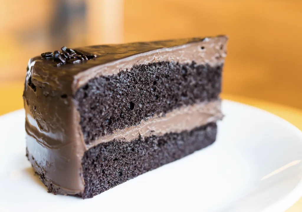 Tarta de chocolate que para La Cosmopolitana yace como fuente de bienestar y placer consciente.