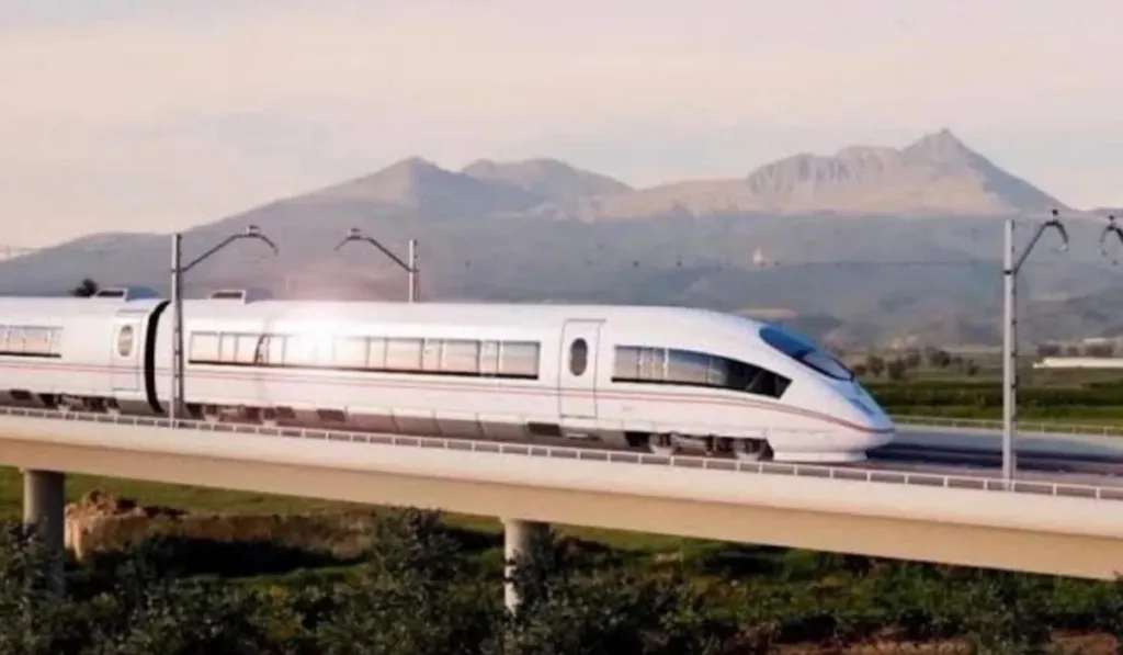 Tren de pasajeros en Guanajuato podría detenerse en Puerto Interior; gobierno estatal confía en concretarlo