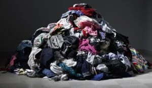 De uniforme a oportunidad: artesanas mexiquenses transforman residuos en nuevos productos