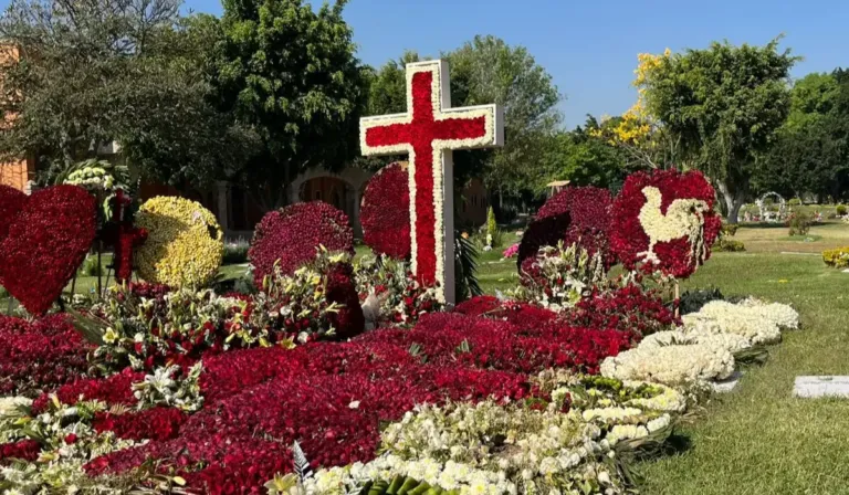 La tumba de El Mencho en Zapopan: flores, símbolos y rumores de vigilancia en el panteón