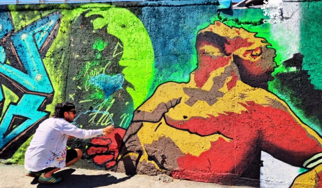 Malecolor: el mural que celebra 100 años del calzado en León y pinta su orgullo zapatero