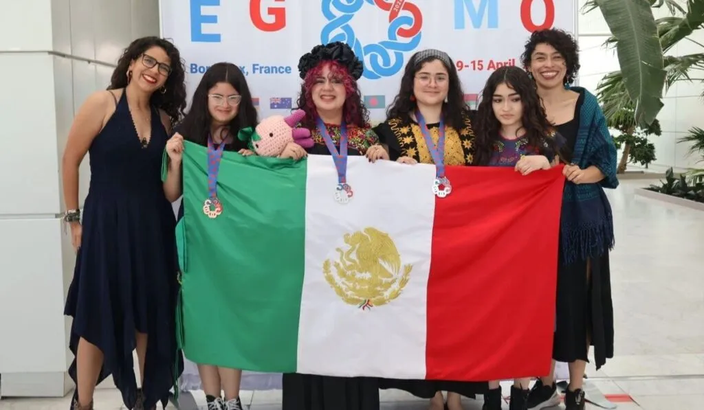 México brilla en matemáticas: jóvenes ganan plata y bronce en competencia internacional