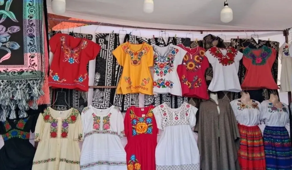 Textiles que cuentan historias: Rosalba Lemus y el arte purépecha que resiste al tiempo