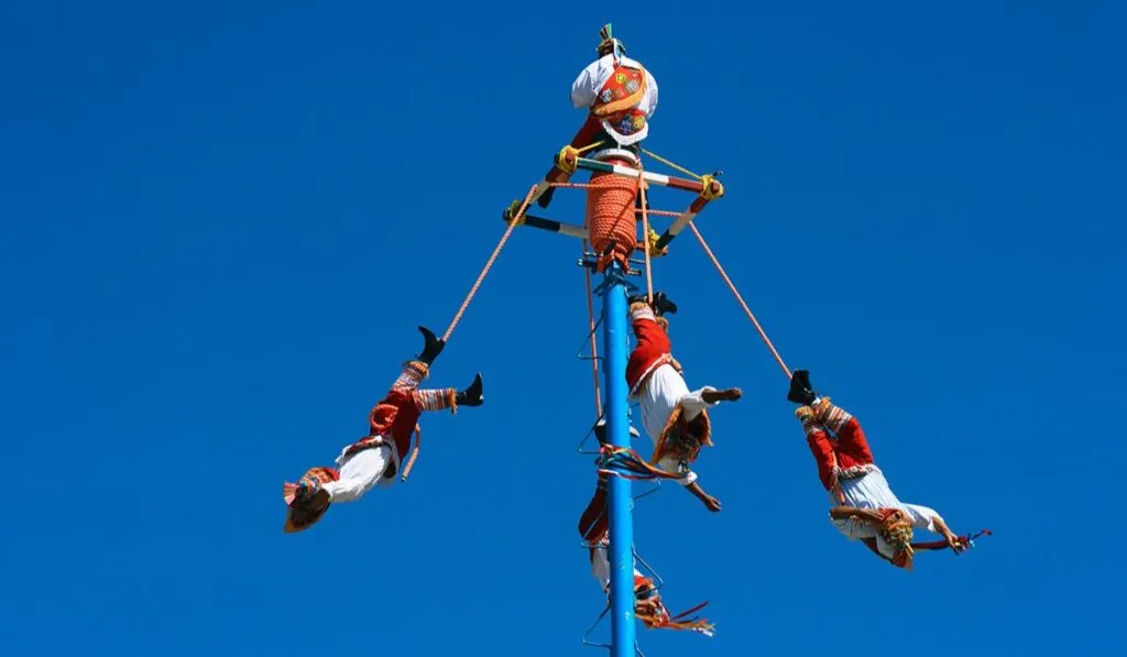 Voladores que no dejan de volar: documental busca preservar una tradición ancestral