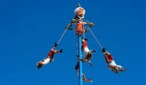 Voladores que no dejan de volar: documental busca preservar una tradición ancestral