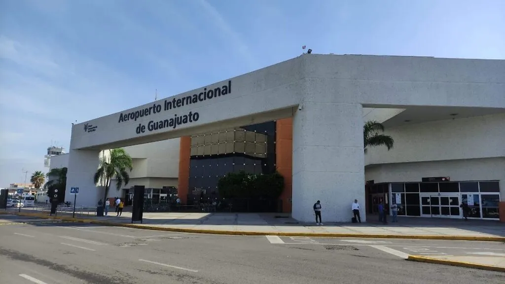 Aeropuerto del Bajío amplía rutas a Madrid, Canadá y Puebla para fortalecer turismo y conectividad en Guanajuato.