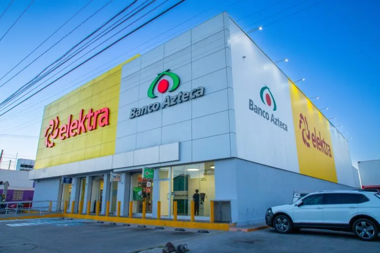 Elektra impulsa la tribuna en casa con pantallas 4K y financiamiento