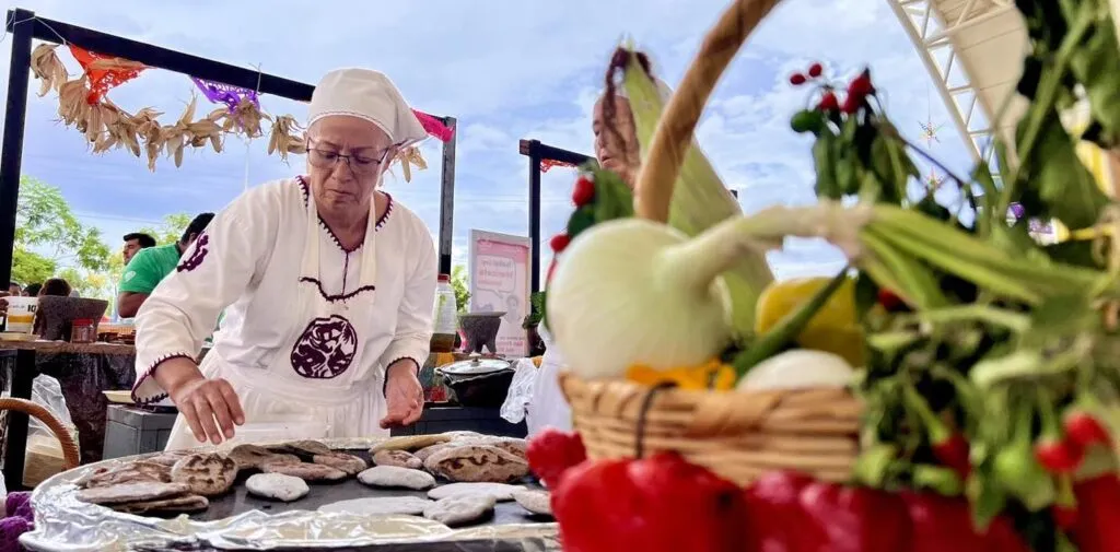 Festivales gastronómicos de Guanajuato atraen visitantes y fortalecen el turismo regional mediante experiencias culinarias.