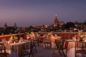 Rooftop en San Miguel de Allende destacado internacionalmente por sus vistas y experiencia turística premium.
