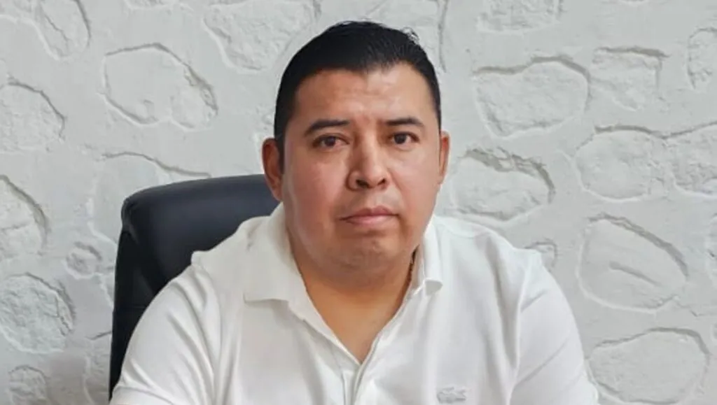 Elementos de seguridad resguardan el Palacio Municipal de Temoac tras el asesinato del alcalde.
