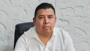 Elementos de seguridad resguardan el Palacio Municipal de Temoac tras el asesinato del alcalde.