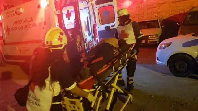Patrullas y personal de investigación resguardan una vivienda acordonada tras un operativo en Guanajuato.