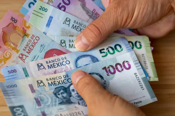 Autoridades investigan el aseguramiento de 16 millones de pesos en efectivo en Apaseo el Grande.