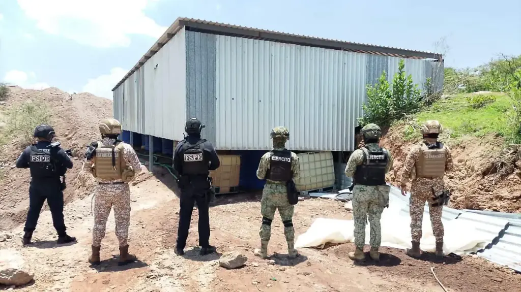 Golpe al huachicol: desmantelan dos centros clandestinos de combustible en Guanajuato