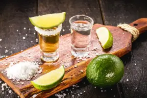 Alerta por alcohol adulterado en Guanajuato
