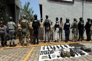 Elementos federales participan en un operativo de seguridad en Michoacán.