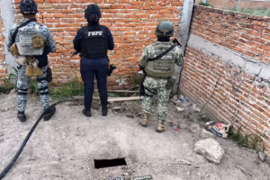 Autoridades localizaron miles de litros de combustible presuntamente robado en Villagrán.