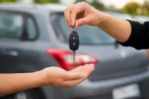 Estafas de autos en Guanajuato mediante Facebook y WhatsApp durante la compra de vehículos.