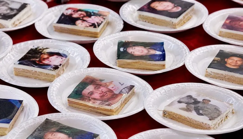Pasteles con rostros de desaparecidos durante acto de memoria para familias de Guanajuato