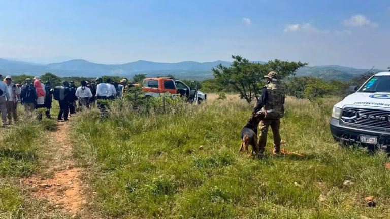 Autoridades realizan labores de investigación en San Miguel de Allende tras localizar sin vida a un ciudadano estadounidense.