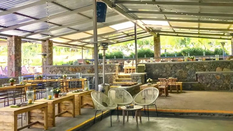 Bar con ambiente exclusivo en San Miguel de Allende, uno de los principales destinos para disfrutar la vida nocturna en Guanajuato.