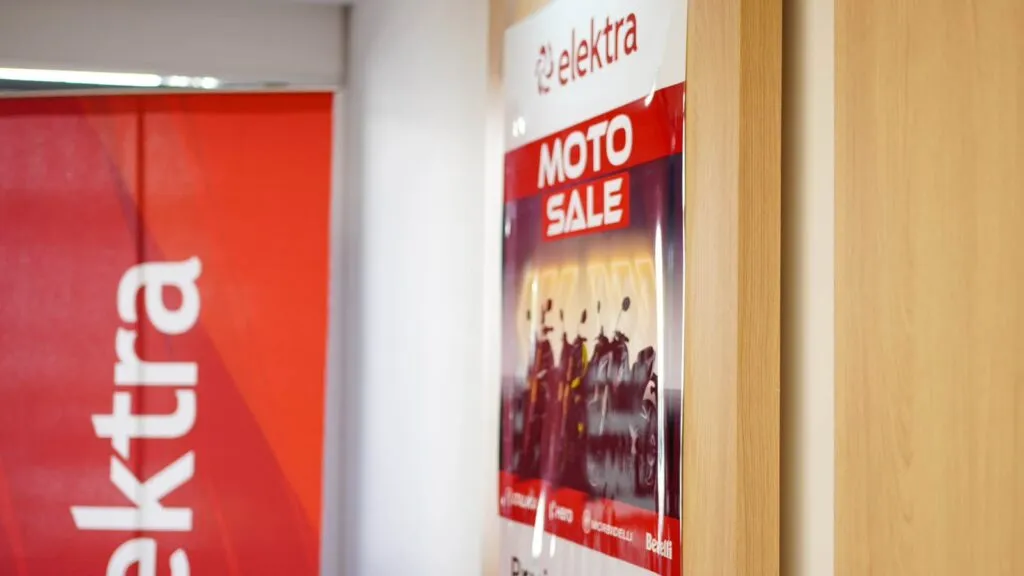 Elektra fortalece su red multimarca ensamblando un millón de motos