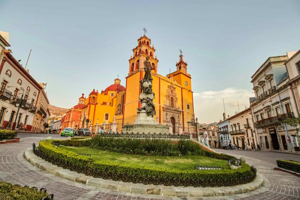 Guanajuato Capital fortalece el turismo internacional con promoción cultural y nuevas conexiones para atraer viajeros a México.