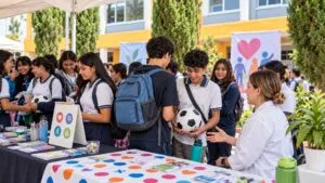 Adolescentes reciben orientación confidencial, métodos gratuitos y educación preventiva sobre salud reproductiva en Guanajuato.