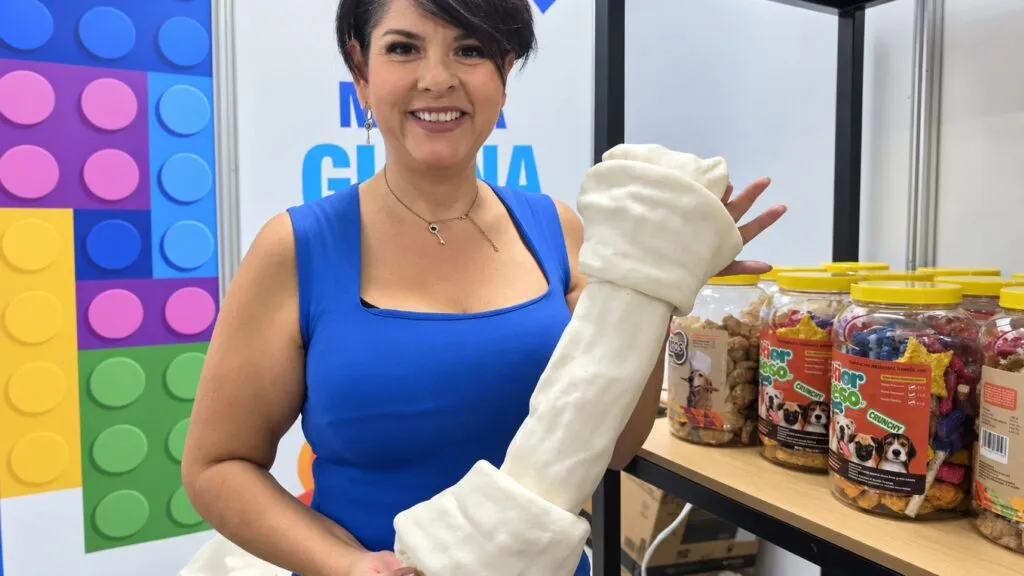 Super Pet produce en León premios para mascotas destinados al cuidado y bienestar de perros y gatos en México.