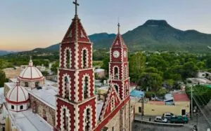 Expediente histórico antiguo que representa los títulos de terrenos de Santa Catarina conservados en la memoria documental de Guanajuato.