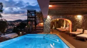 Hotel boutique en una casona histórica de Guanajuato con patio y diseño contemporáneo.